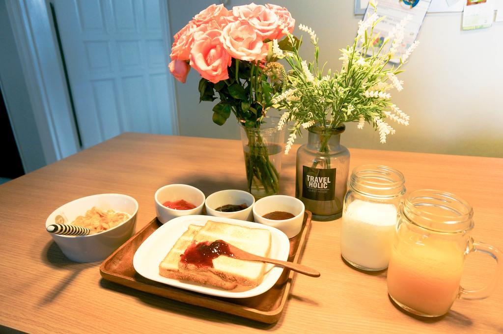 Travel Holic Guesthouse Seoul Bagian luar foto