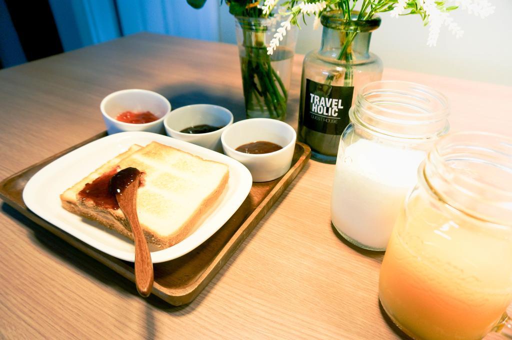 Travel Holic Guesthouse Seoul Bagian luar foto