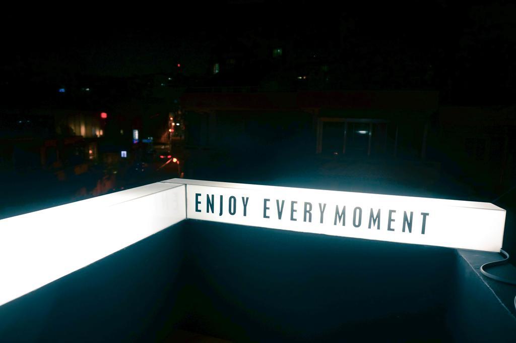 Travel Holic Guesthouse Seoul Bagian luar foto