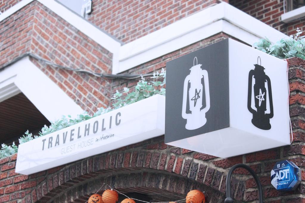 Travel Holic Guesthouse Seoul Bagian luar foto