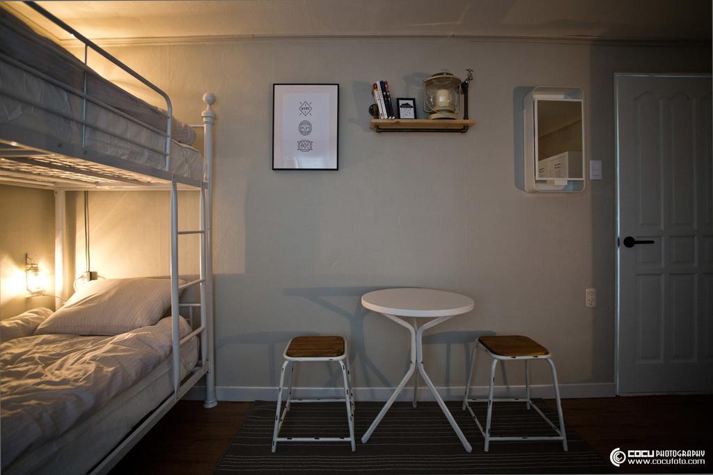 Travel Holic Guesthouse Seoul Bagian luar foto