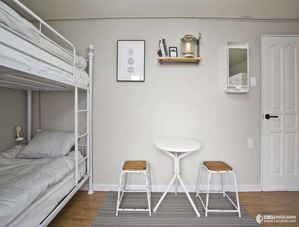 Travel Holic Guesthouse Seoul Bagian luar foto