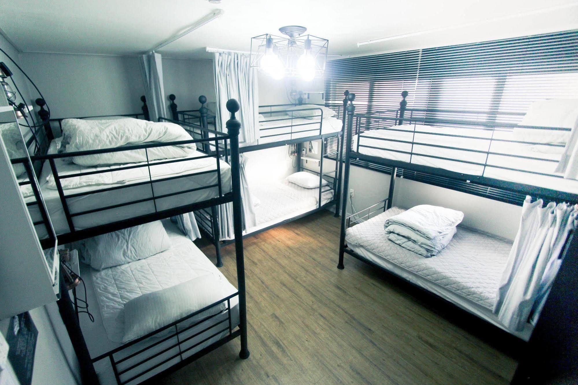 Travel Holic Guesthouse Seoul Bagian luar foto